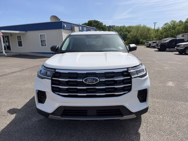 2026 Star White Tri-Coat Ford Explorer Active RWD SUV