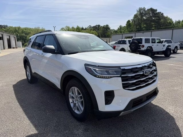 2026 Star White Tri-Coat Ford Explorer Active RWD SUV