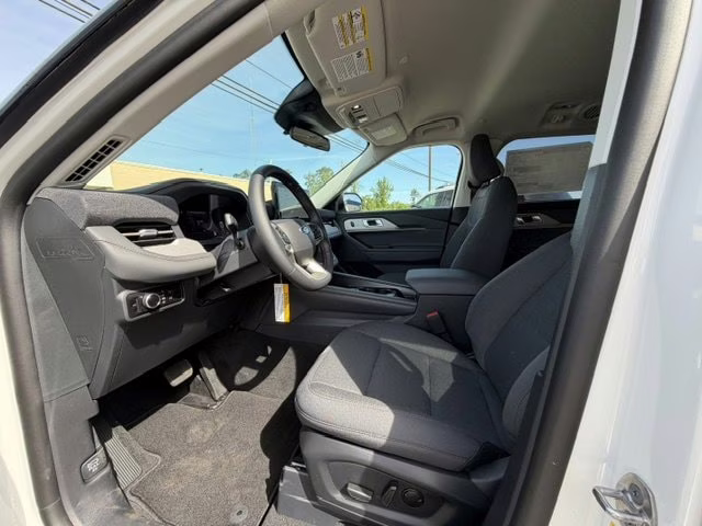 2026 Star White Tri-Coat Ford Explorer Active RWD SUV