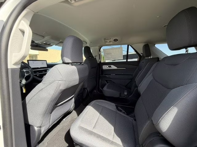 2026 Star White Tri-Coat Ford Explorer Active RWD SUV