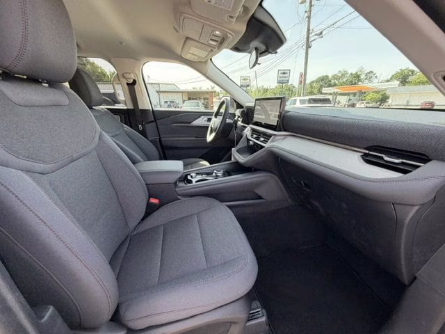 2026 Star White Tri-Coat Ford Explorer Active RWD SUV