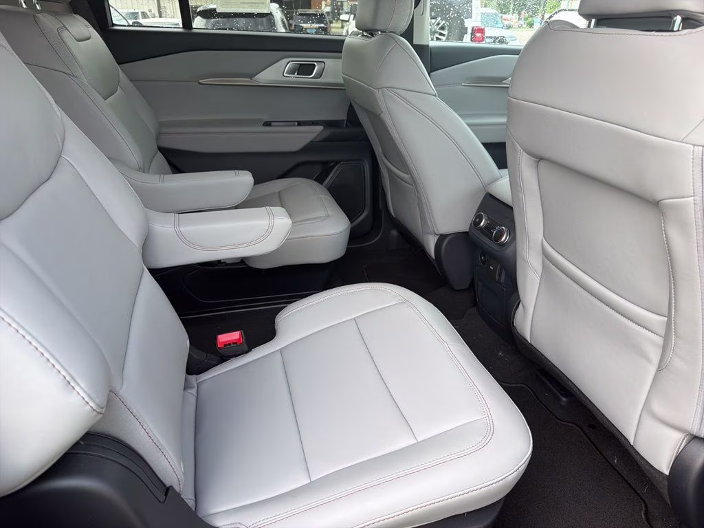 2026 Agate Black Metallic Ford Explorer Active RWD SUV