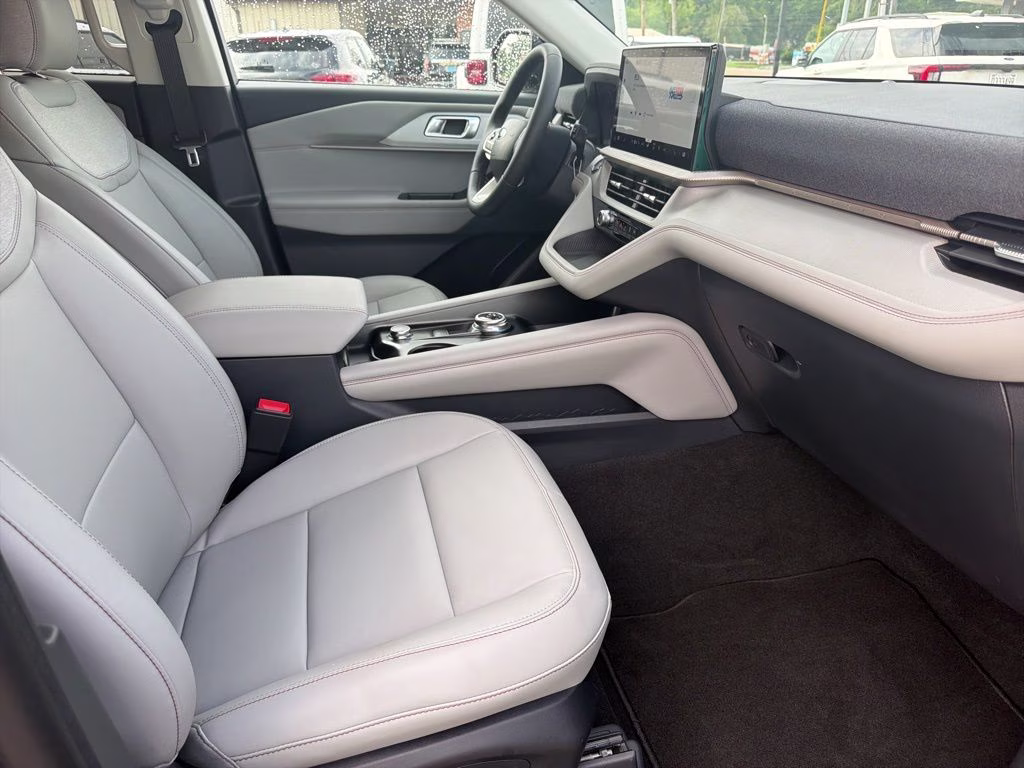 2026 Agate Black Metallic Ford Explorer Active RWD SUV