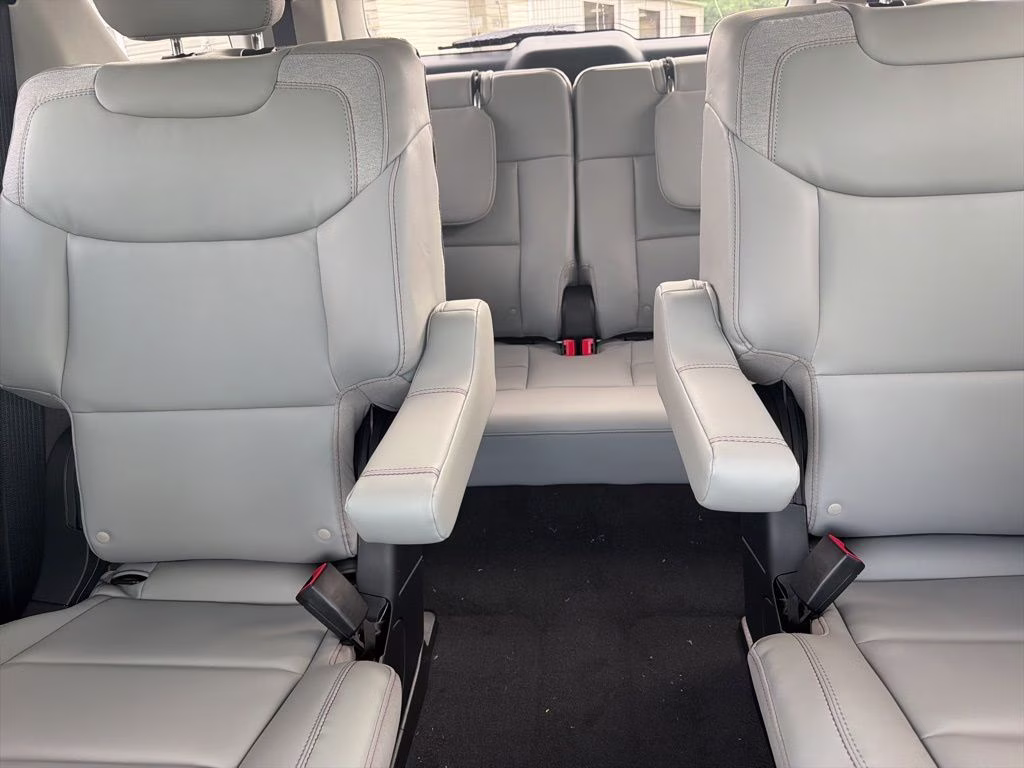 2026 Agate Black Metallic Ford Explorer Active RWD SUV