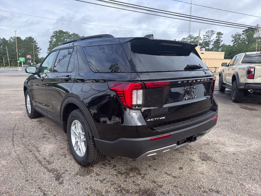 2026 Agate Black Metallic Ford Explorer Active RWD SUV