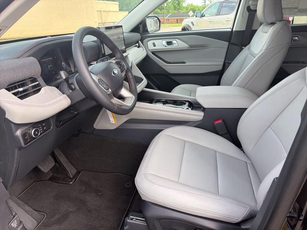 2026 Agate Black Metallic Ford Explorer Active RWD SUV