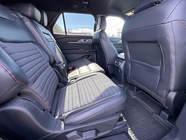 2025 Star White Tri-Coat Ford Explorer ST-Line 4X4 SUV