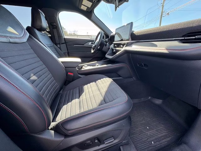 2025 Star White Tri-Coat Ford Explorer ST-Line 4X4 SUV