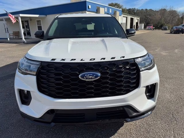 2025 Star White Tri-Coat Ford Explorer ST-Line 4X4 SUV