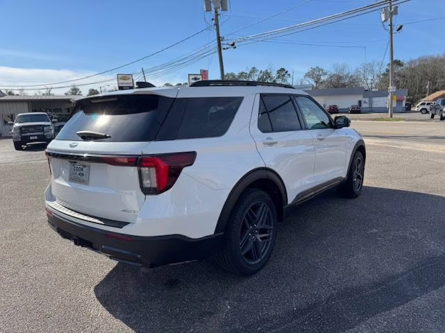 2025 Star White Tri-Coat Ford Explorer ST-Line 4X4 SUV