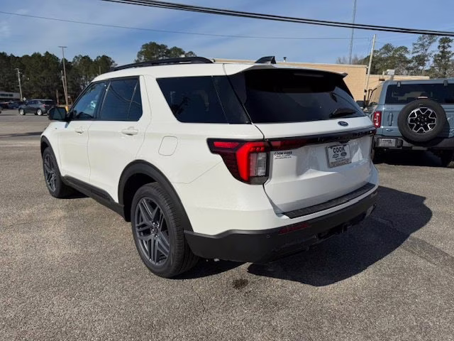 2025 Star White Tri-Coat Ford Explorer ST-Line 4X4 SUV