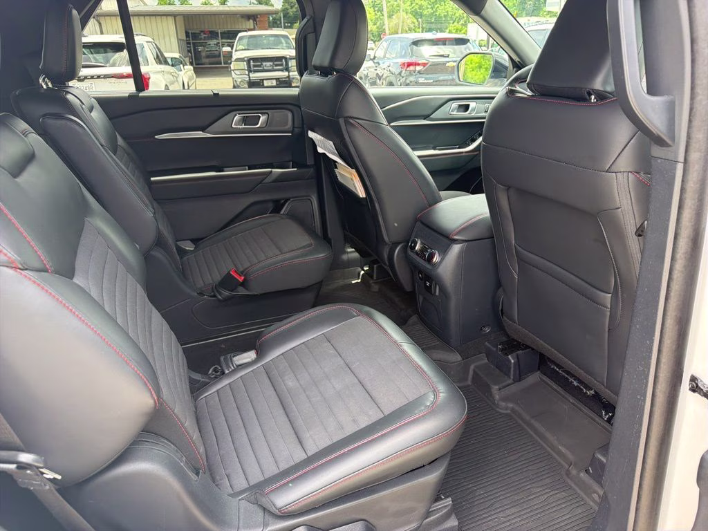 2025 White Metallic Ford Explorer ST-Line 4X4 SUV
