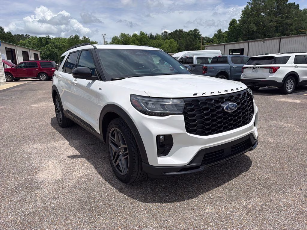2025 White Metallic Ford Explorer ST-Line 4X4 SUV