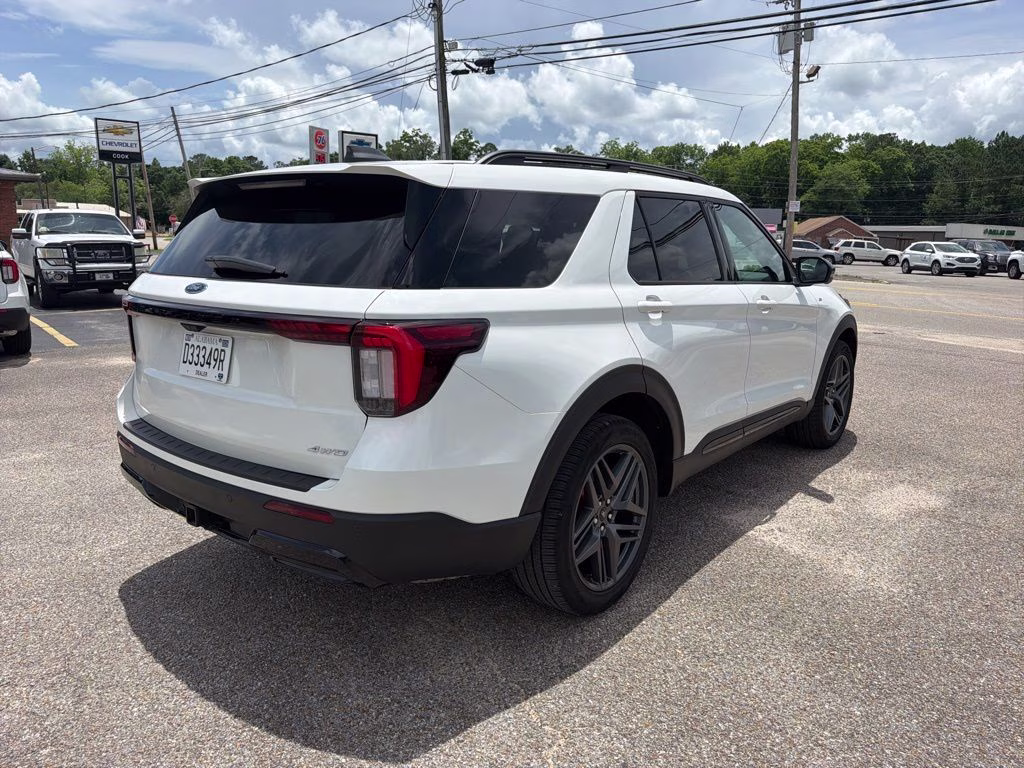2025 White Metallic Ford Explorer ST-Line 4X4 SUV