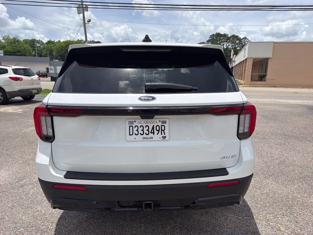 2025 White Metallic Ford Explorer ST-Line 4X4 SUV