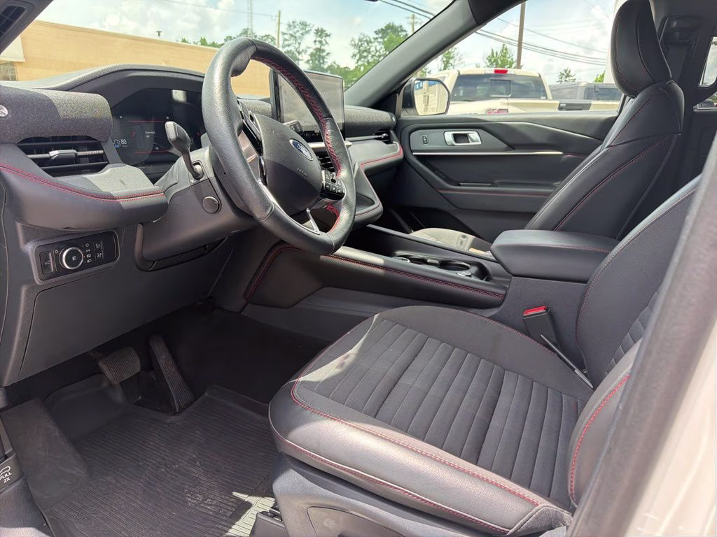 2025 White Metallic Ford Explorer ST-Line 4X4 SUV