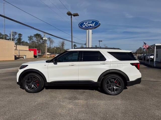 2025 Star White Tri-Coat Ford Explorer ST-Line 4X4 SUV