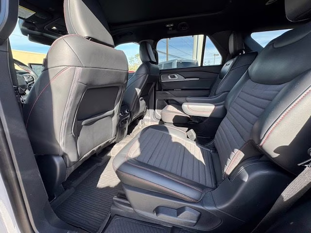 2025 Star White Tri-Coat Ford Explorer ST-Line 4X4 SUV