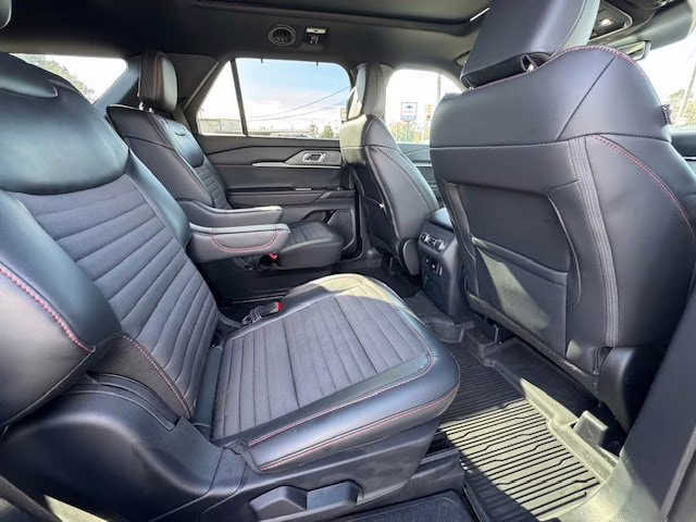 2025 Star White Tri-Coat Ford Explorer ST-Line 4X4 SUV