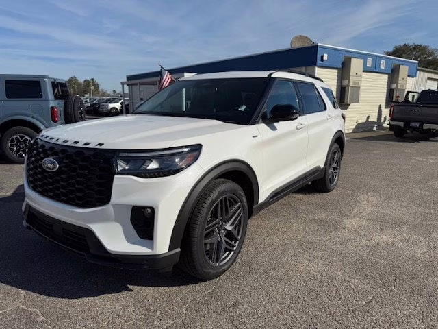 2025 Star White Tri-Coat Ford Explorer ST-Line 4X4 SUV