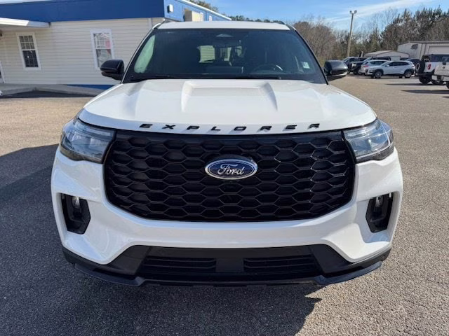 2025 Star White Tri-Coat Ford Explorer ST-Line 4X4 SUV