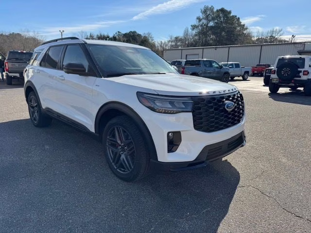 2025 Star White Tri-Coat Ford Explorer ST-Line 4X4 SUV