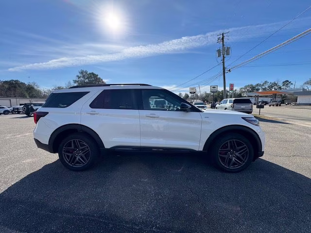 2025 Star White Tri-Coat Ford Explorer ST-Line 4X4 SUV