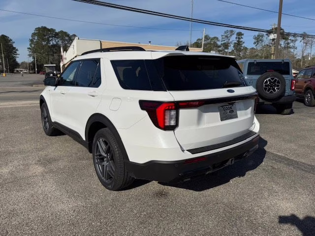 2025 Star White Tri-Coat Ford Explorer ST-Line 4X4 SUV