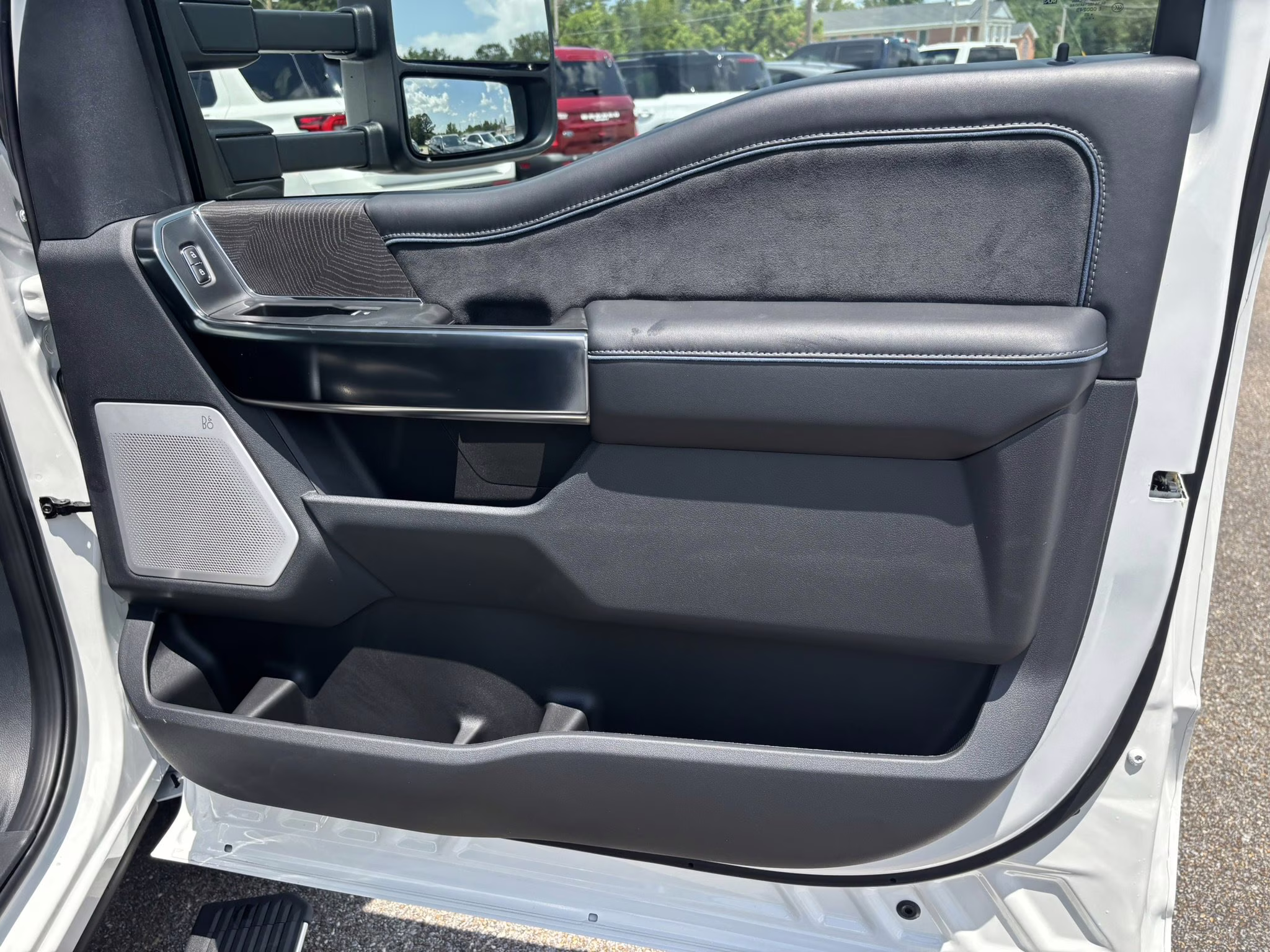2025 Oxford White Ford Super Duty F-250 SRW Platinum 4X4 Truck