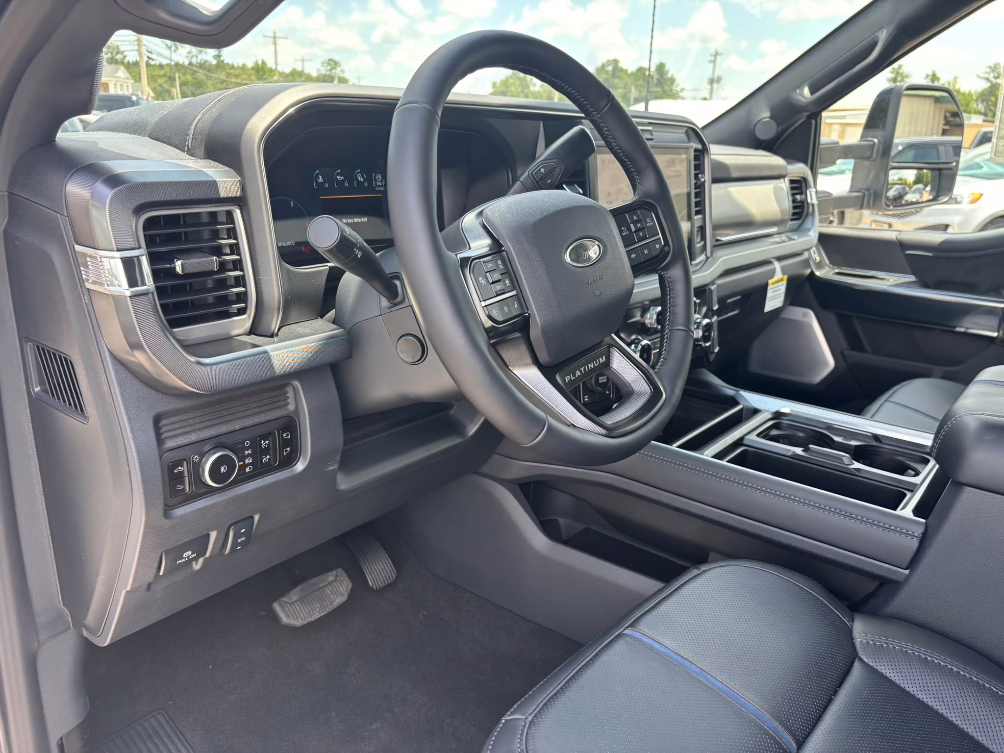 2025 Oxford White Ford Super Duty F-250 SRW Platinum 4X4 Truck