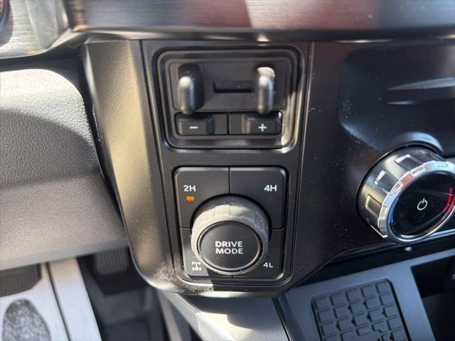 2026 Avalanche Ford Super Duty F-250 SRW Lariat 4X4 Truck