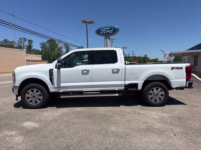 2026 Oxford White Ford Super Duty F-250 SRW Lariat 4X4 Truck