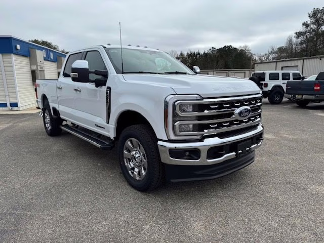2026 Oxford White Ford Super Duty F-250 SRW Lariat 4X4 Truck