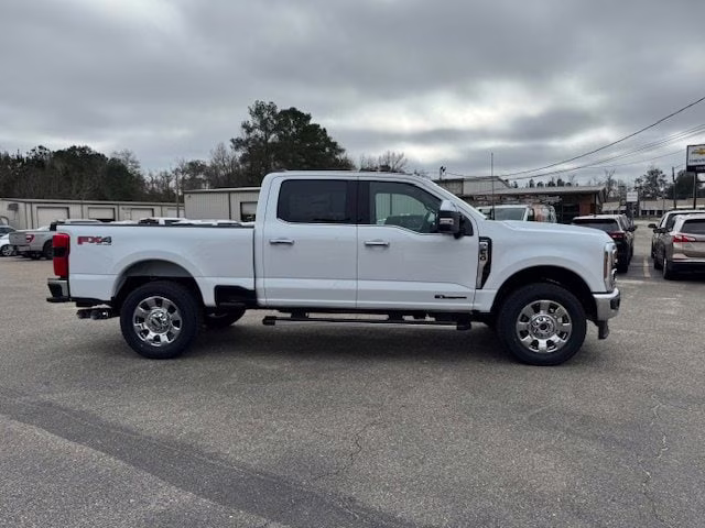 2026 Oxford White Ford Super Duty F-250 SRW Lariat 4X4 Truck