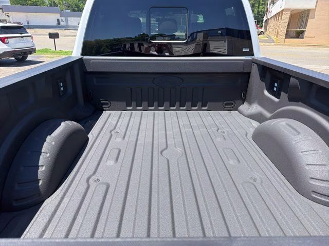 2026 Oxford White Ford Super Duty F-250 SRW Lariat 4X4 Truck