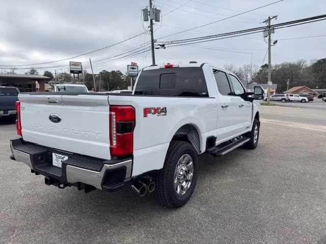 2026 Oxford White Ford Super Duty F-250 SRW Lariat 4X4 Truck