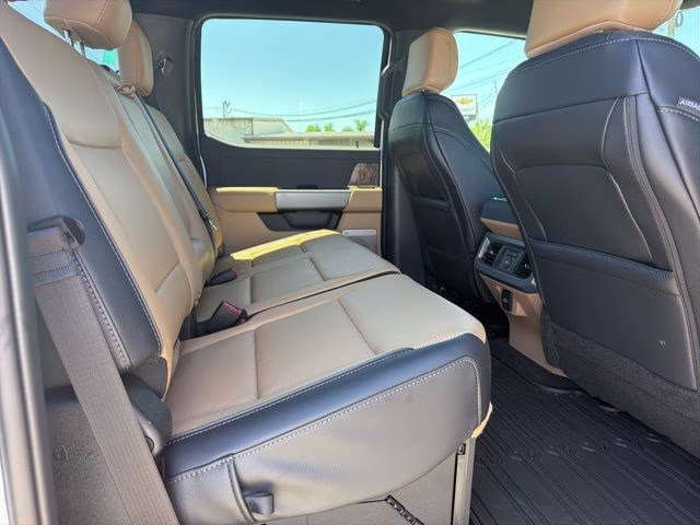 2026 Oxford White Ford Super Duty F-250 SRW Lariat 4X4 Truck