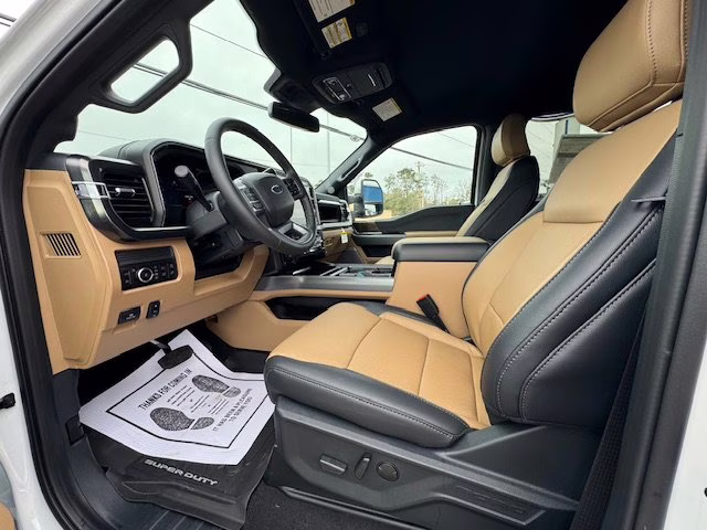 2026 Oxford White Ford Super Duty F-250 SRW Lariat 4X4 Truck