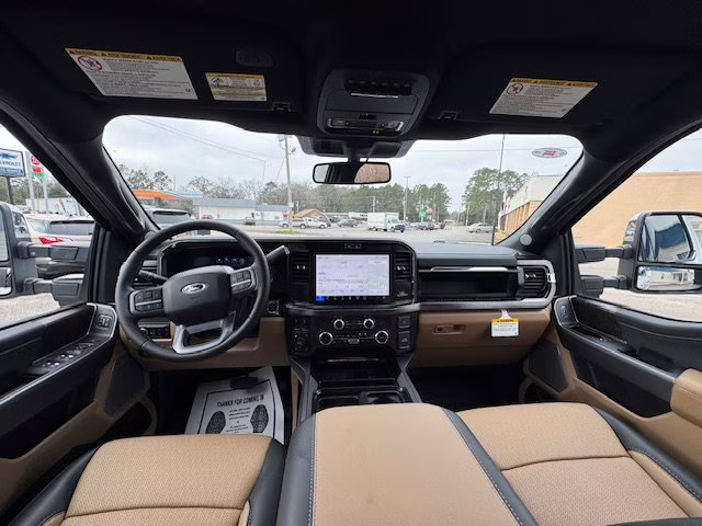 2026 Oxford White Ford Super Duty F-250 SRW Lariat 4X4 Truck