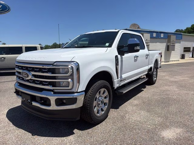 2026 Oxford White Ford Super Duty F-250 SRW Lariat 4X4 Truck