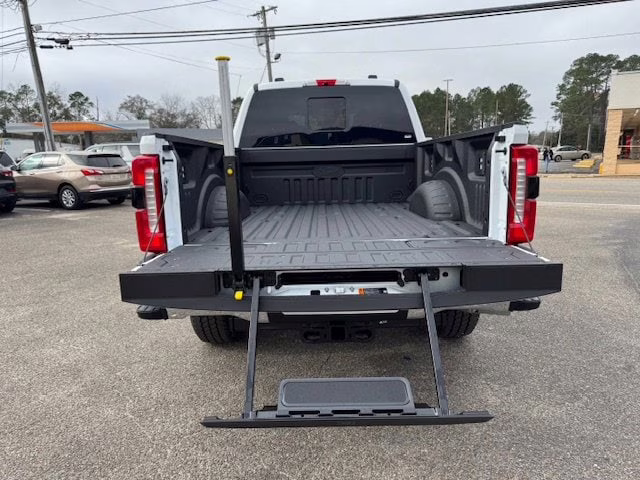 2026 Oxford White Ford Super Duty F-250 SRW Lariat 4X4 Truck