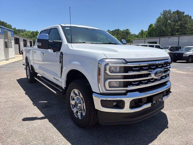 2026 Oxford White Ford Super Duty F-250 SRW Lariat 4X4 Truck