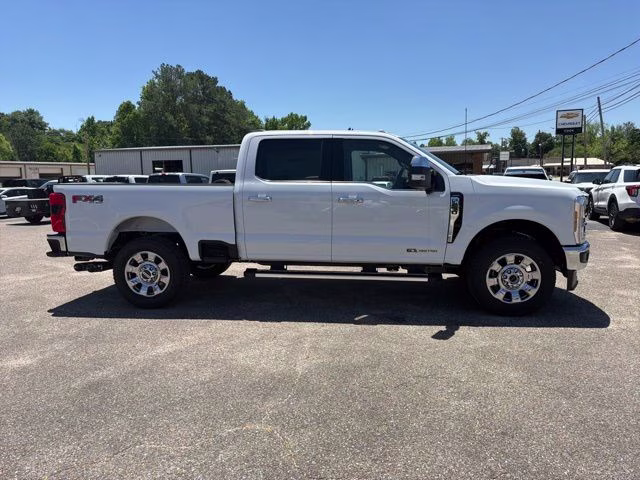 2026 Oxford White Ford Super Duty F-250 SRW Lariat 4X4 Truck