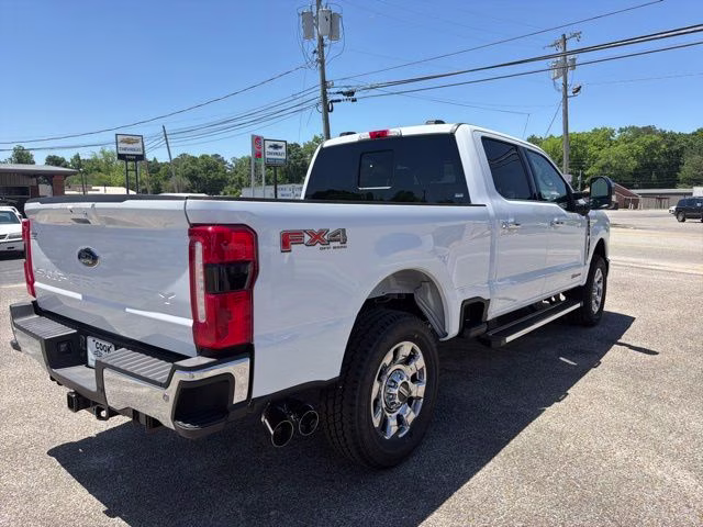 2026 Oxford White Ford Super Duty F-250 SRW Lariat 4X4 Truck