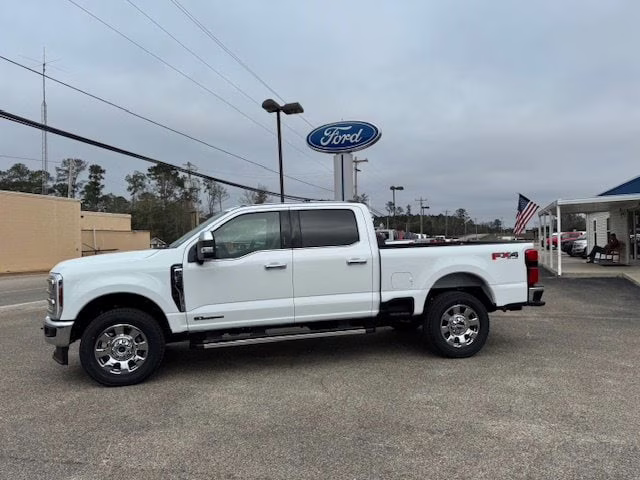2026 Oxford White Ford Super Duty F-250 SRW Lariat 4X4 Truck