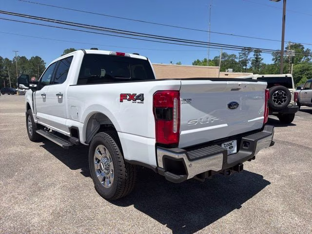 2026 Oxford White Ford Super Duty F-250 SRW Lariat 4X4 Truck