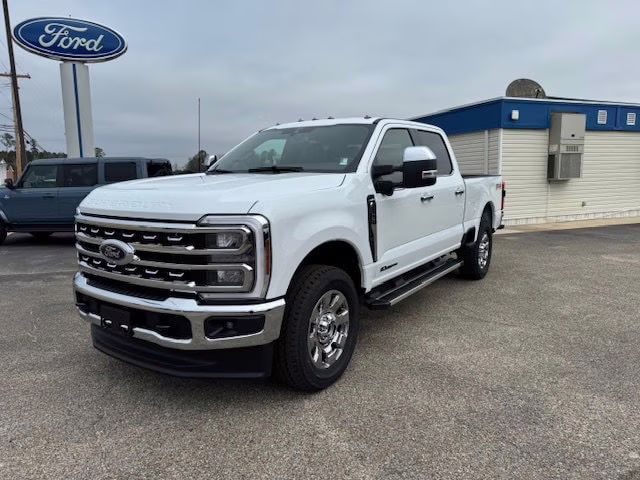 2026 Oxford White Ford Super Duty F-250 SRW Lariat 4X4 Truck