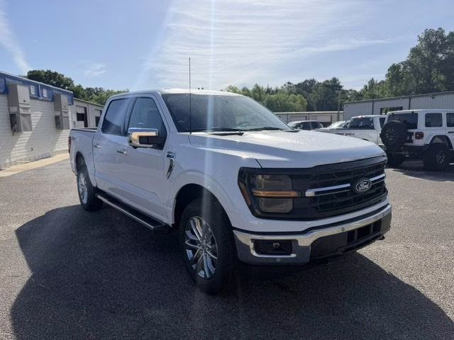 2026 Oxford White Ford F-150 XLT 4X4 Truck