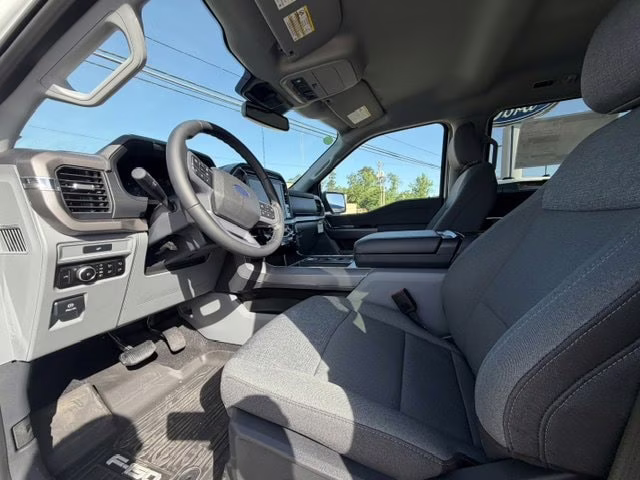 2026 Oxford White Ford F-150 XLT 4X4 Truck