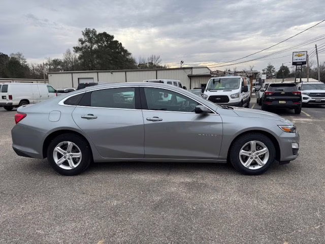 2024 Sterling Gray Chevrolet Malibu 1LT FWD Sedan